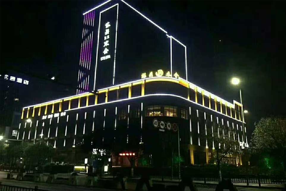 商業(yè)廣場(chǎng)樓體亮化