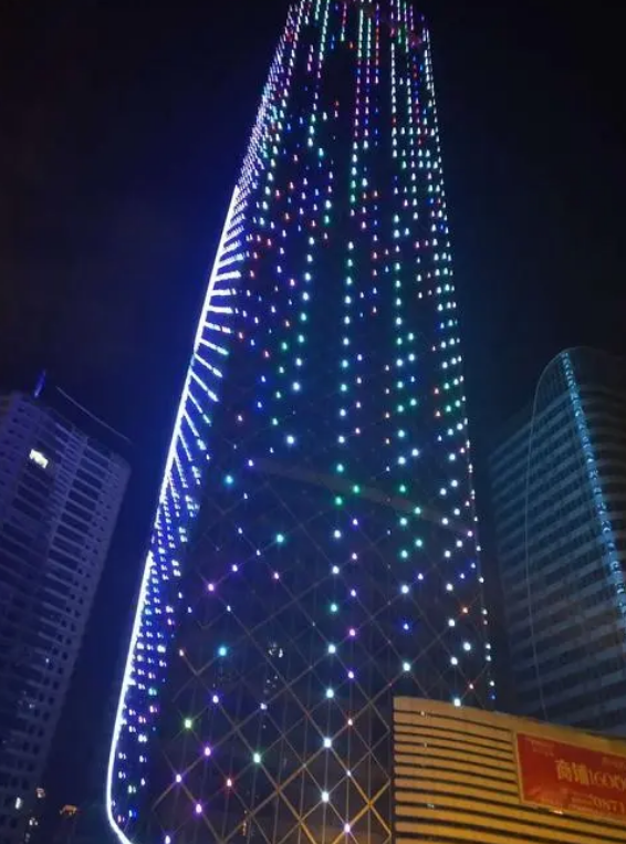 用色彩與光影交織，營(yíng)造絢麗奇幻——多彩樓體亮化