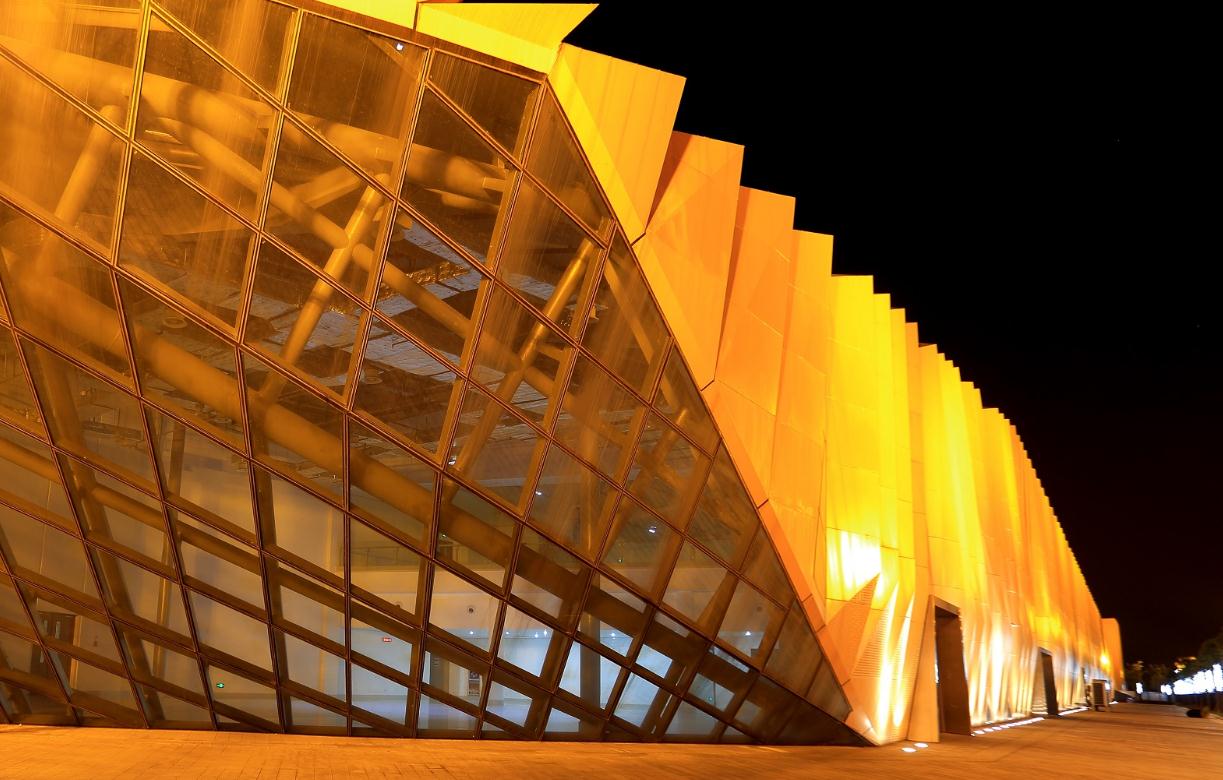 工程泛光照明|提高工作場所照明舒適度與效率