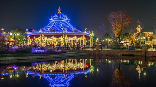 主題公園亮化：“彩燈秀”營造幻境體驗(yàn)