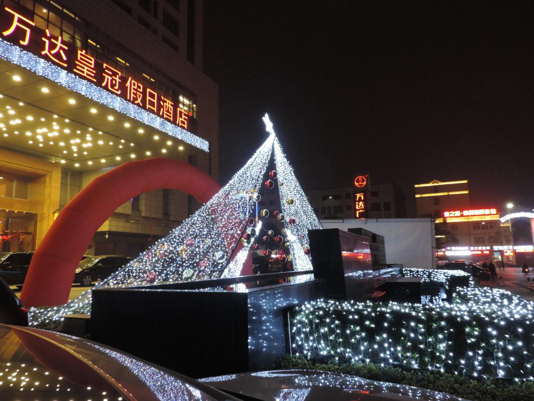 商業(yè)美陳燈光亮化：巧妙運(yùn)用光影，為商業(yè)空間帶來(lái)魅力