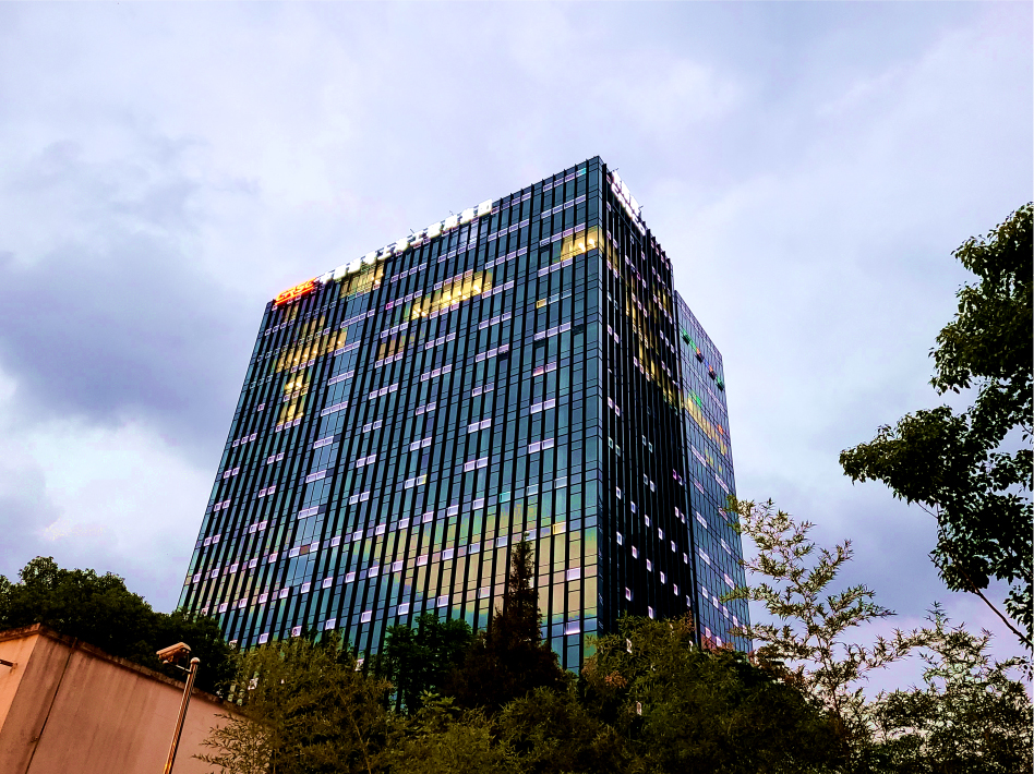 通號(hào)樓頂發(fā)光字安裝效果