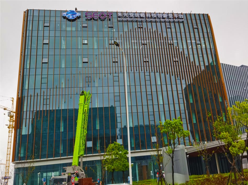 幕墻發(fā)光字安裝