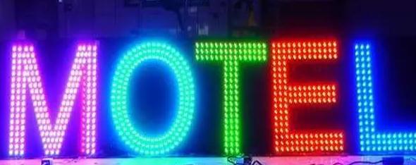 沖孔發(fā)光字丨獨具匠心的現(xiàn)代化字體藝術(shù)