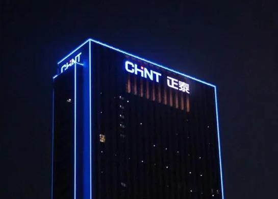 大樓玻璃幕墻發(fā)光字：建筑藝術(shù)與舒適體驗(yàn)的結(jié)合