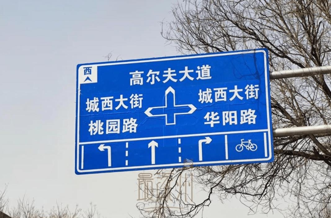 交通路口指示牌：規(guī)劃道路交通的重要一環(huán)